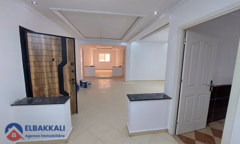 Οικία προς πώληση με γκαράζ και τέσσερις όροφοι