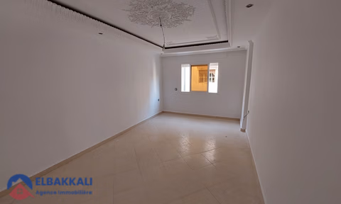 Οικία προς πώληση με γκαράζ και τέσσερις όροφοι