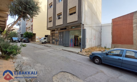 Οικία προς πώληση με γκαράζ και τέσσερις όροφοι