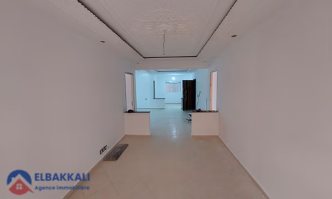 Οικία προς πώληση με γκαράζ και τέσσερις όροφοι