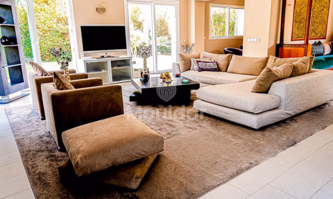 Villa for sale in Bouskoura, 3 bedrooms, 881 m².