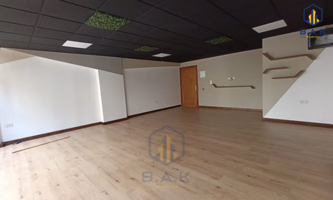 Kantoor te huur met terras op de eerste verdieping