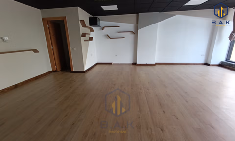 Kantoor te huur met terras op de eerste verdieping