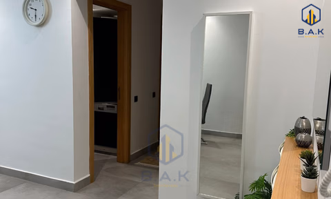 Apartamento para alugar com varanda no segundo andar