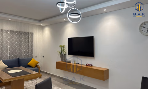 Apartamento para alugar com varanda no segundo andar