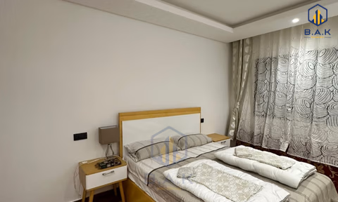 Apartamento para alugar com varanda no segundo andar