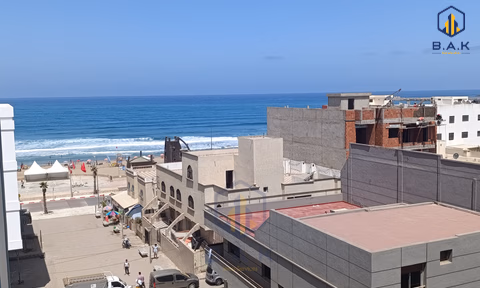 Apartamento para alugar com varanda no segundo andar