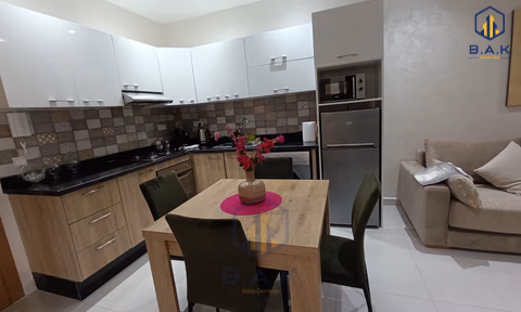 Apartamento para alugar com varanda no segundo andar