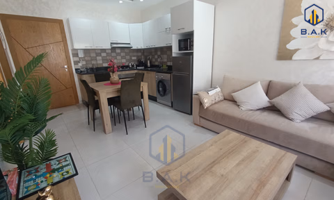 Apartamento para alugar com varanda no segundo andar