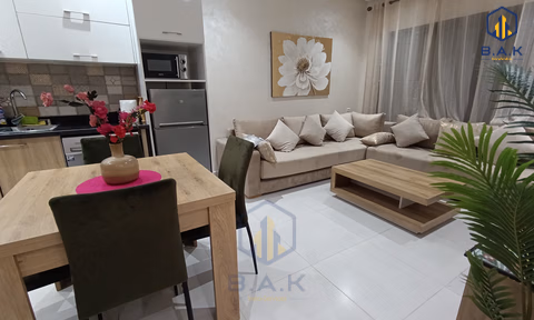 Apartamento para alugar com varanda no segundo andar