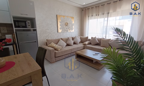 Apartamento para alugar com varanda no segundo andar