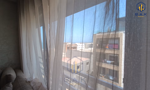 Apartamento para alugar com varanda no segundo andar