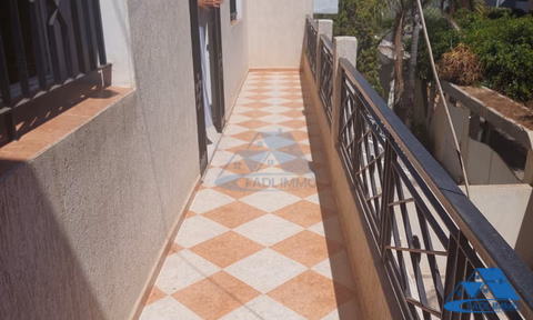 Villa mit Terrasse zum Verkauf und drei Stockwerke