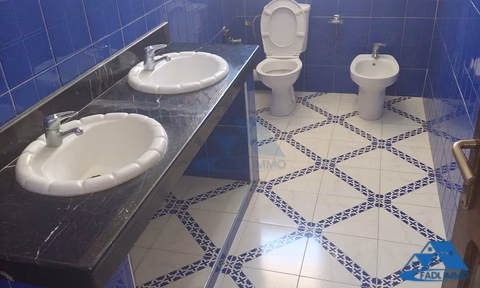 Villa mit Terrasse zum Verkauf und drei Stockwerke