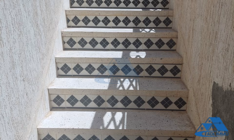 Villa mit Terrasse zum Verkauf und drei Stockwerke