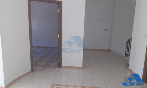 Villa mit Terrasse zum Verkauf und drei Stockwerke