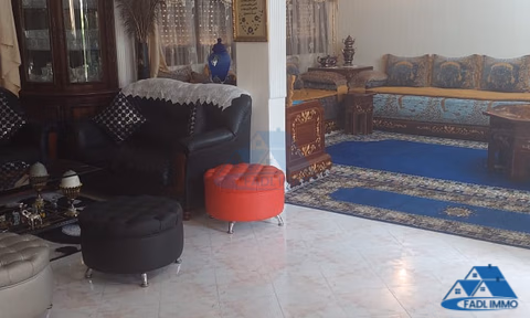 Villa zu verkaufen mit Terrasse und zwei Etagen