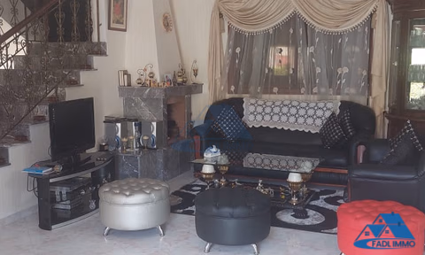 Villa zu verkaufen mit Terrasse und zwei Etagen