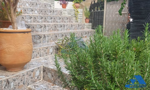 Villa zu verkaufen mit Terrasse und zwei Etagen