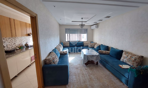 شقة للبيع مع شرفة في الطابق الخامس