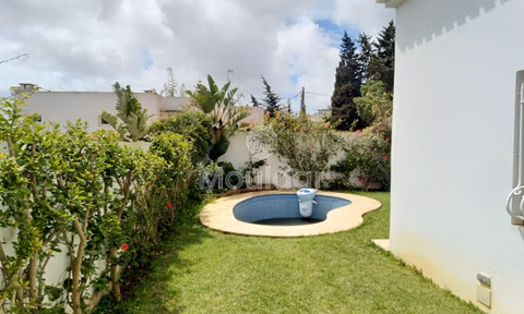 فيلا للإيجار مع مسبح و طابقين