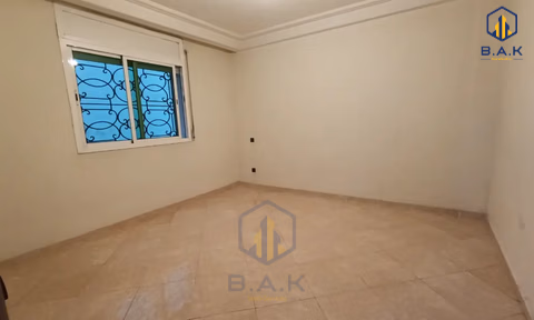 Wohnung mit Balkon im ersten Stock zur Vermietung