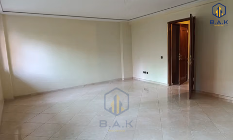 Wohnung mit Balkon im ersten Stock zur Vermietung