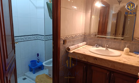 Wohnung mit Balkon im ersten Stock zur Vermietung