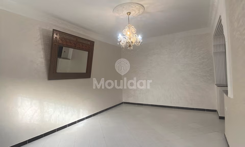 شقة للشراء مع شرفة في الطابق الثالث