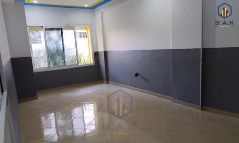 مكتب للإيجار مع تراس في الطابق الأول