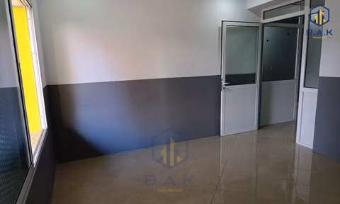 Ufficio in affitto con terrazza al primo piano