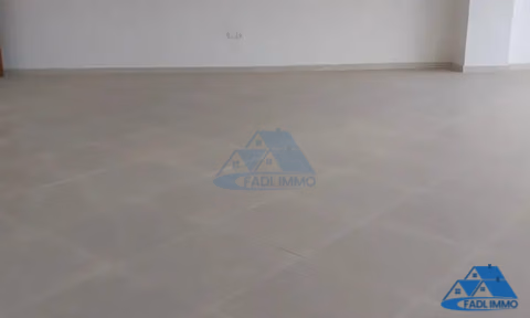 Bureau à louer avec parking au premier étage