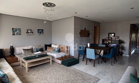 شقة للشراء مع تراس في الطابق الأول