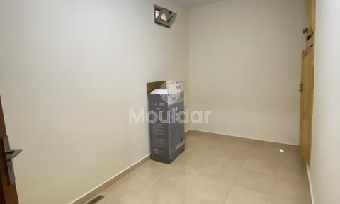 شقة للشراء مع شرفة في الطابق الأول