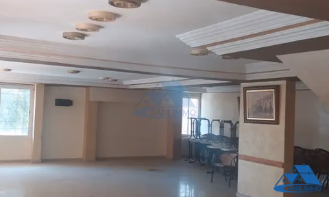 Locale commerciale in vendita con terrazza