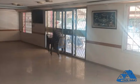 Locale commerciale in vendita con terrazza