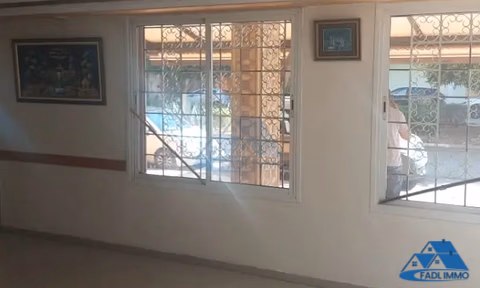 Locale commerciale in vendita con terrazza