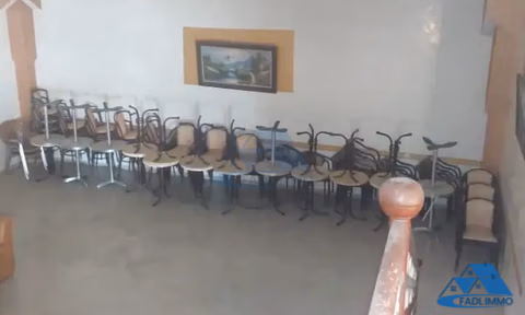 Locale commerciale in vendita con terrazza