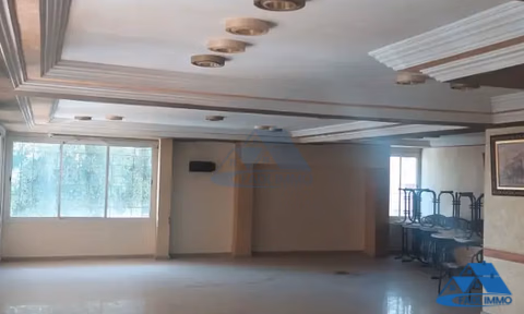 Locale commerciale in vendita con terrazza