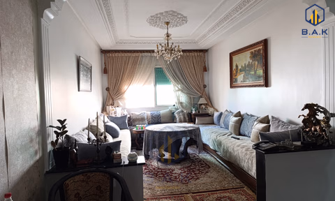 شقة للبيع مع موقف سيارات في الطابق الثالث