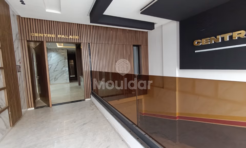 مكتب جديد للإيجار مع موقف سيارات