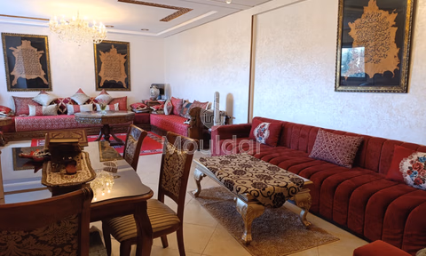 شقة للبيع مع موقف سيارات في الطابق الثاني