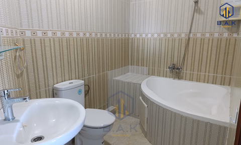 Apartament de închiriat la etajul al șaselea