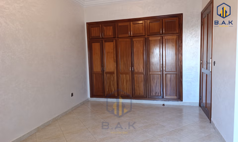 Apartament de închiriat la etajul al șaselea