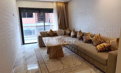 شقة جديدة للبيع مع شرفة في الطابق الثاني