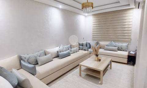 شقة للشراء مع شرفة في الطابق الثالث