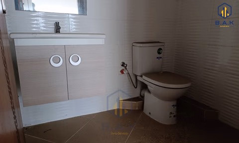 Nowe biuro do wynajęcia z miejscem parkingowym na pierwszym piętrze