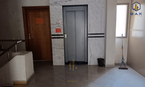 Nowe biuro do wynajęcia z miejscem parkingowym na pierwszym piętrze