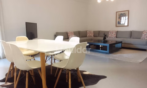Appartement à Louer à Aïn Diab : Ambiance Moderne et Confort