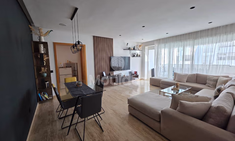 شقة في دار بوعزة: 2 غرف نوم مع شرفة وكراج